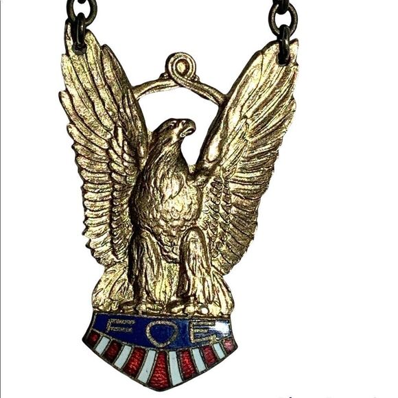 Vintage Fraternal Order of Eagles large dangling Eagle pin - Picture 3 of 7